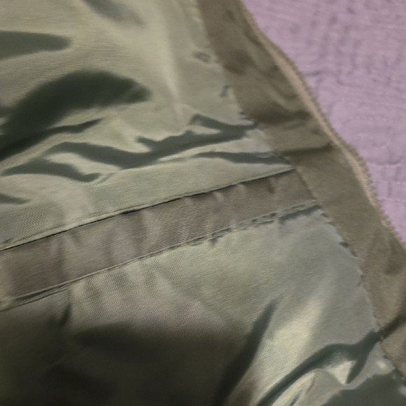 Men's Green Puffer Vest - Picture 8 of 9